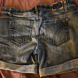 Joe’s Jeans super flattering mid thigh shorts